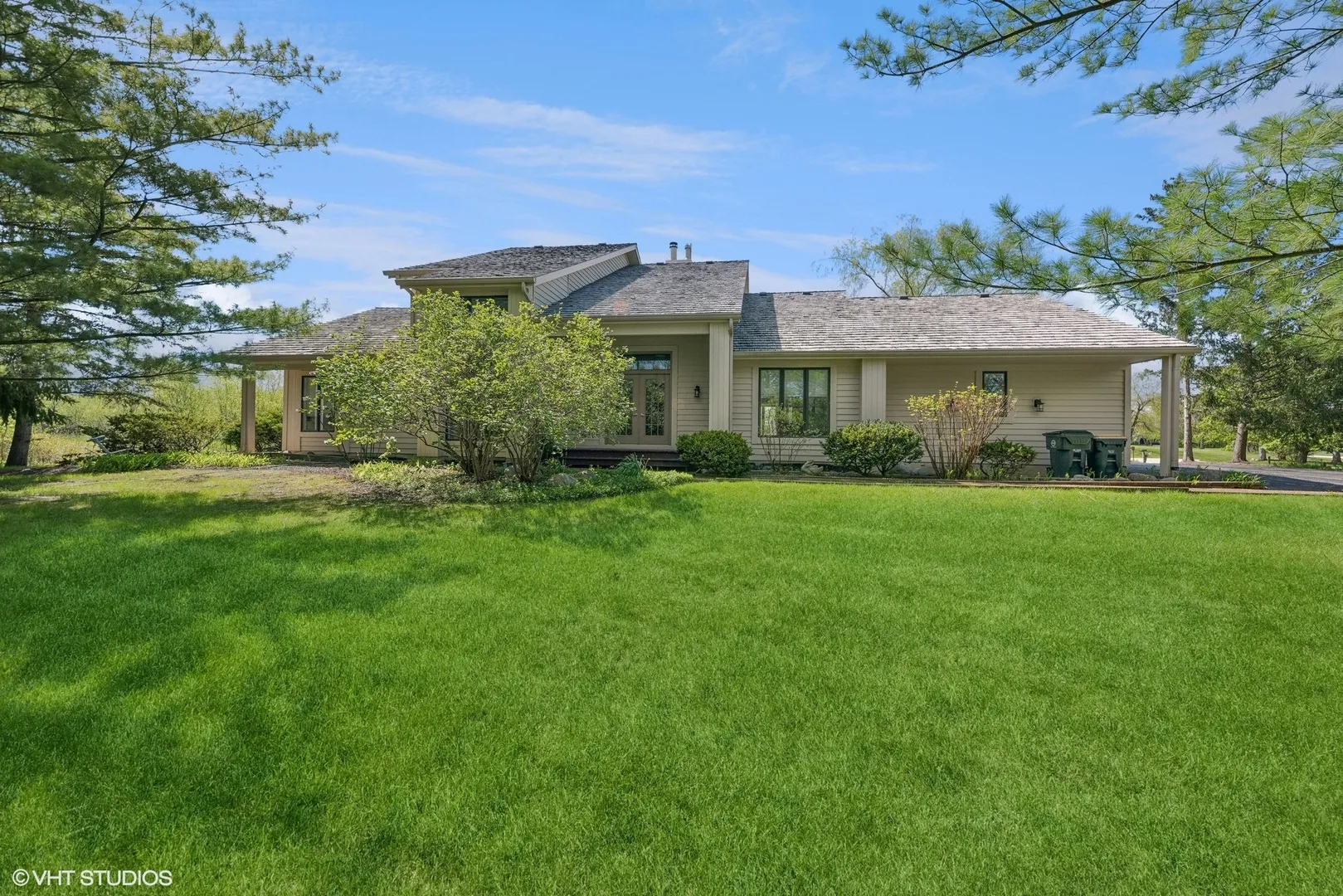 15020 King Dr, Libertyville, 60048, USA 60048-Green Oaks-IL