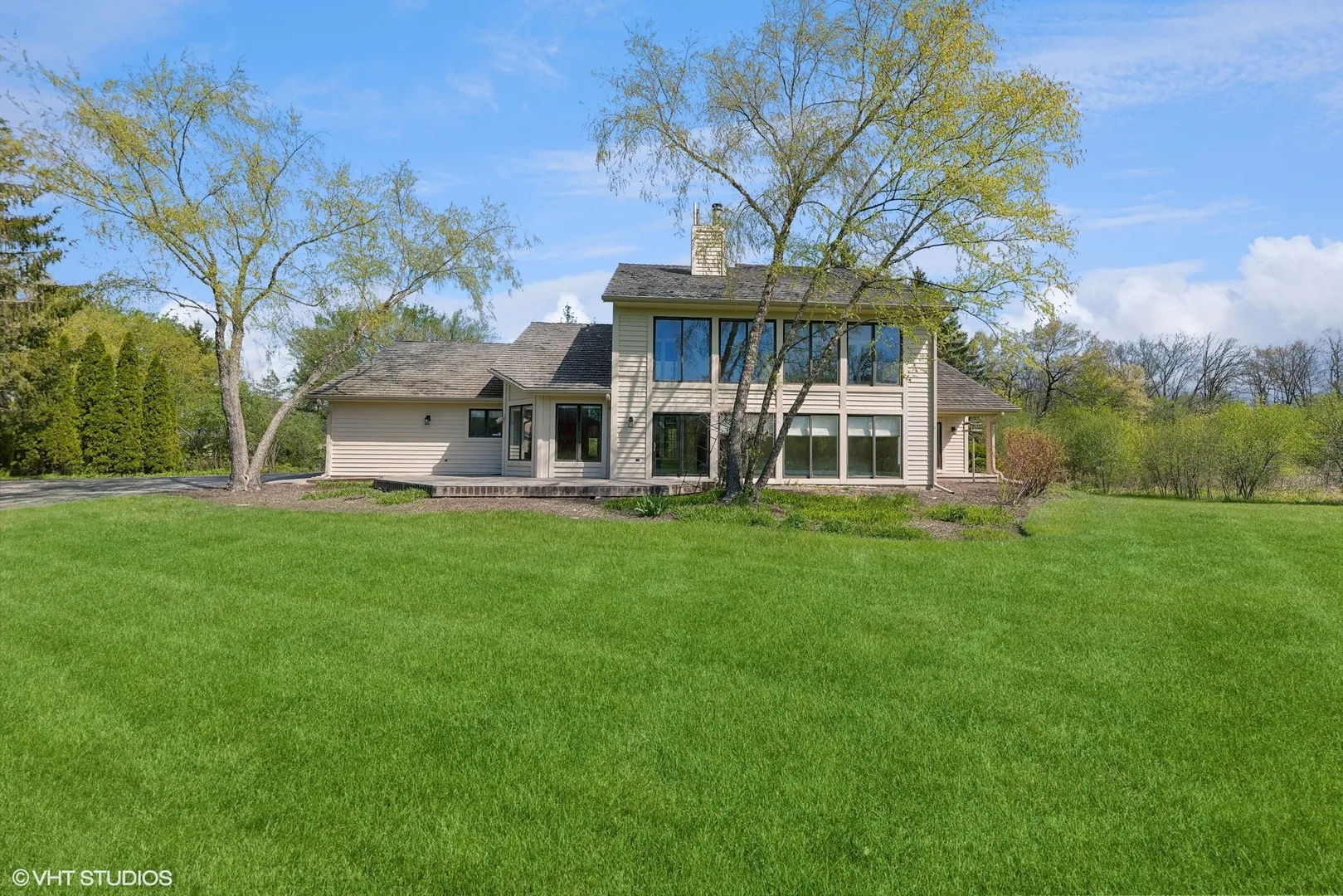 15020 King Dr, Libertyville, 60048, USA 60048-Green Oaks-IL