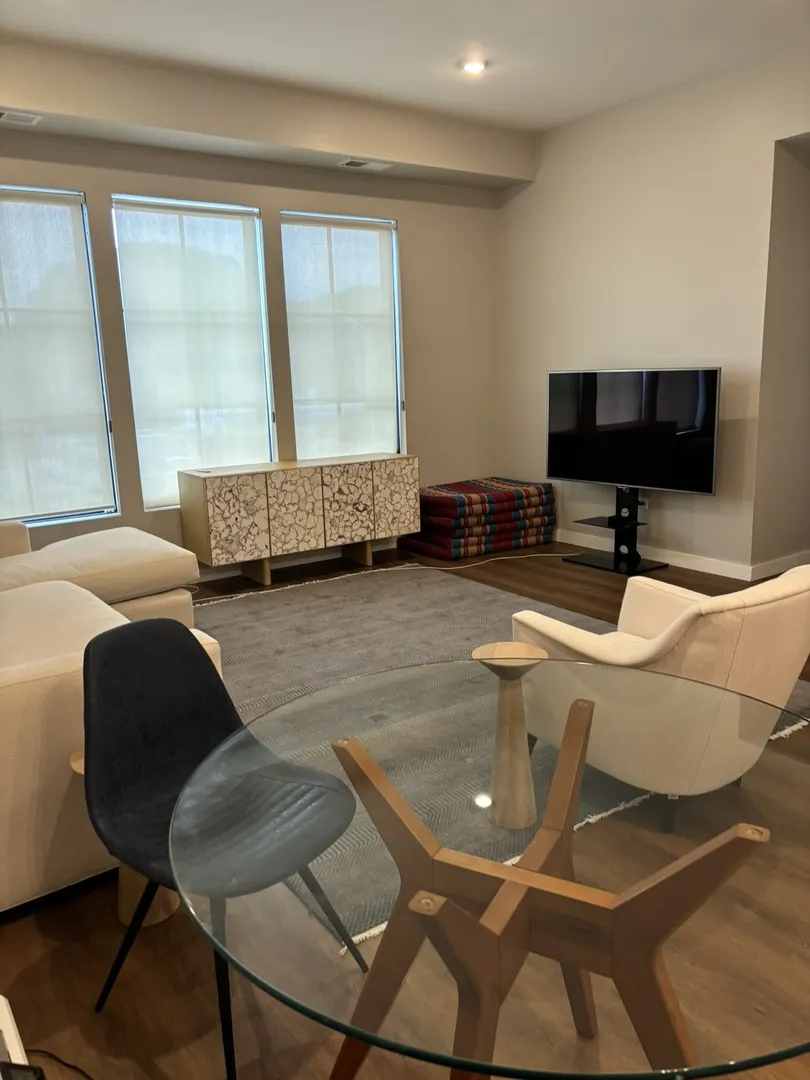 720 N Washington St, , 60563, USA 60563-Naperville-IL