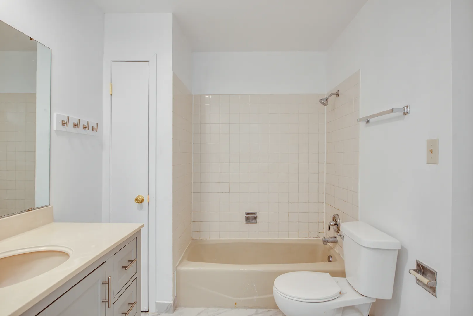 889 Heatherbrook Ct, , 60189, USA 60189-Wheaton-IL