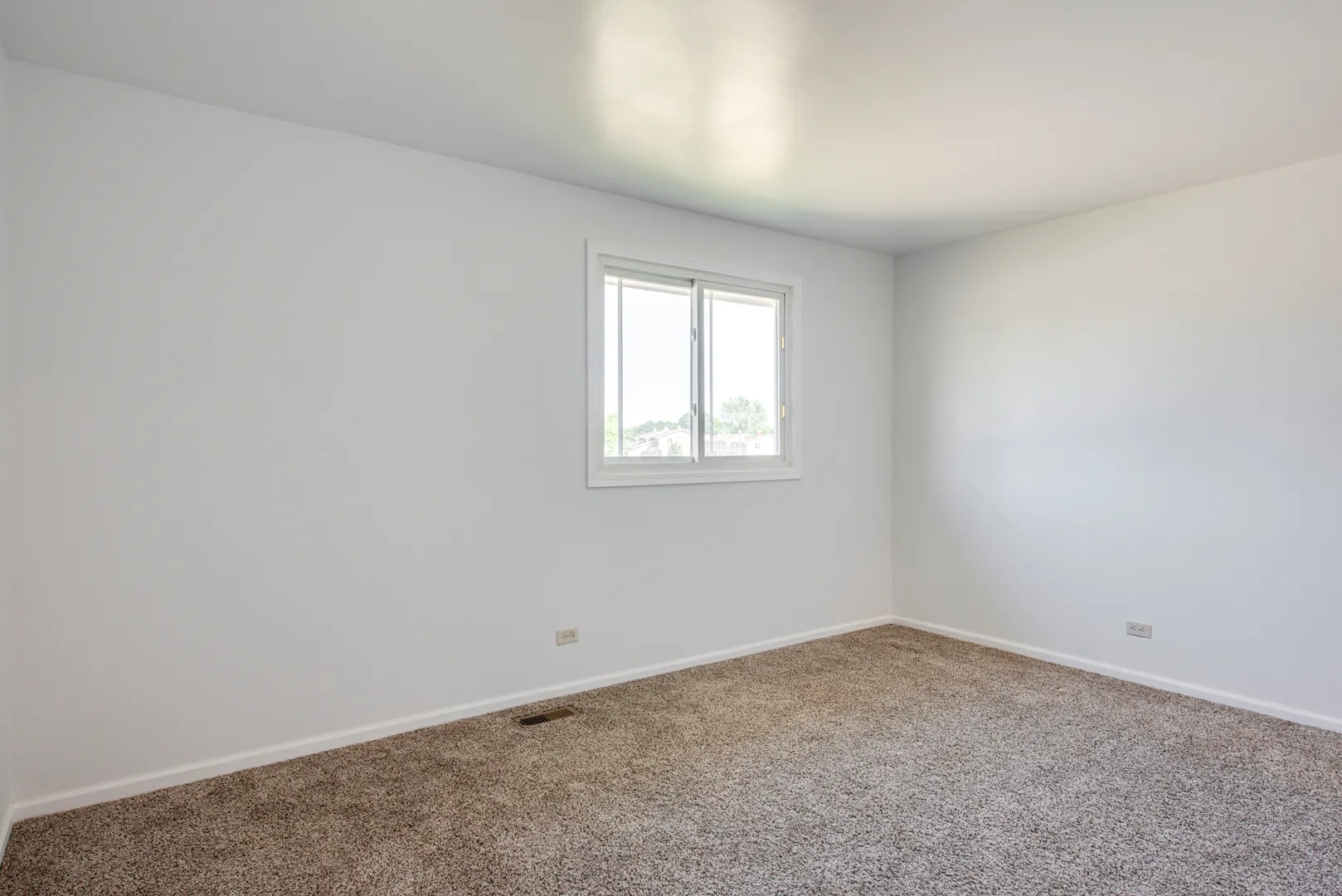 889 Heatherbrook Ct, , 60189, USA 60189-Wheaton-IL