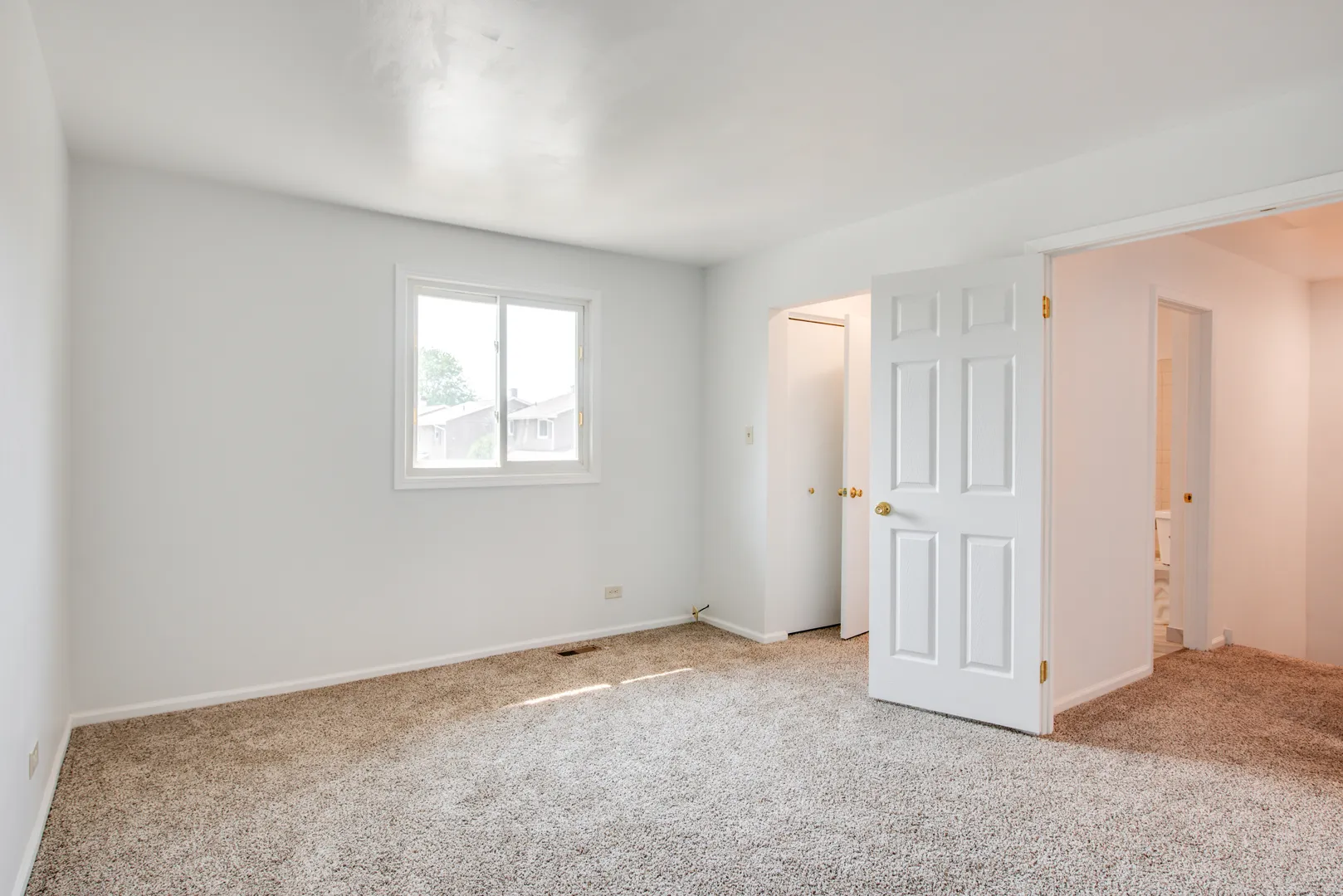 889 Heatherbrook Ct, , 60189, USA 60189-Wheaton-IL