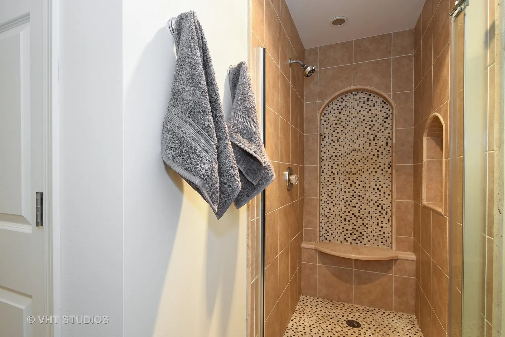 100 E Station St, ,  60010, USA 60010-Barrington-IL