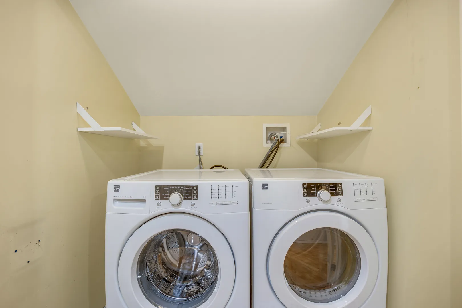 120 E 8th St, , 60521, USA 60521-Hinsdale-IL