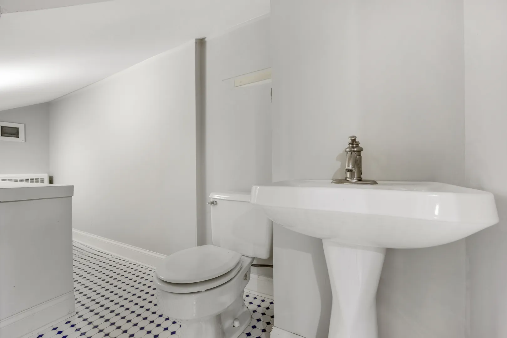 120 E 8th St, , 60521, USA 60521-Hinsdale-IL