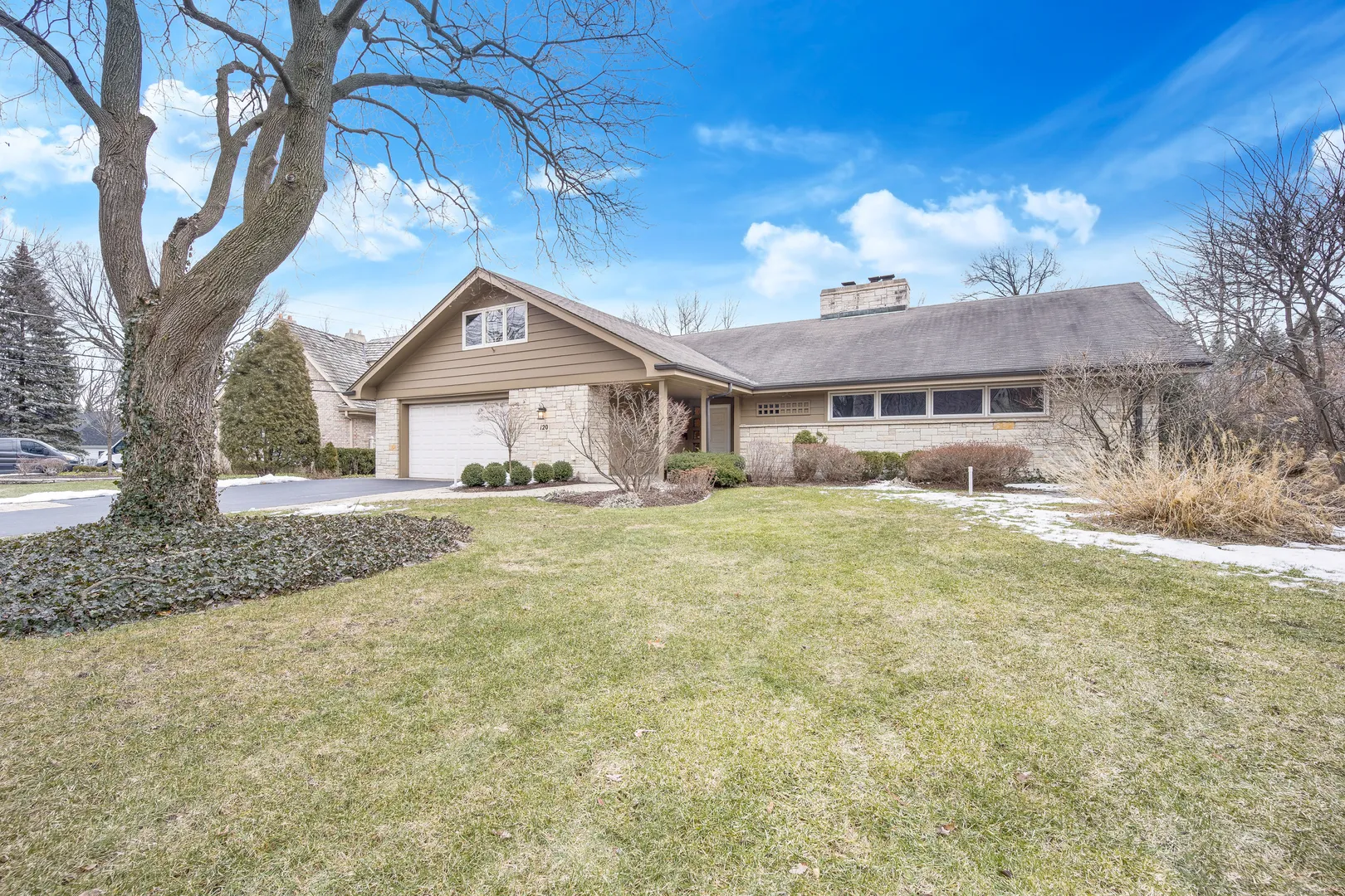 120 E 8th St, , 60521, USA 60521-Hinsdale-IL