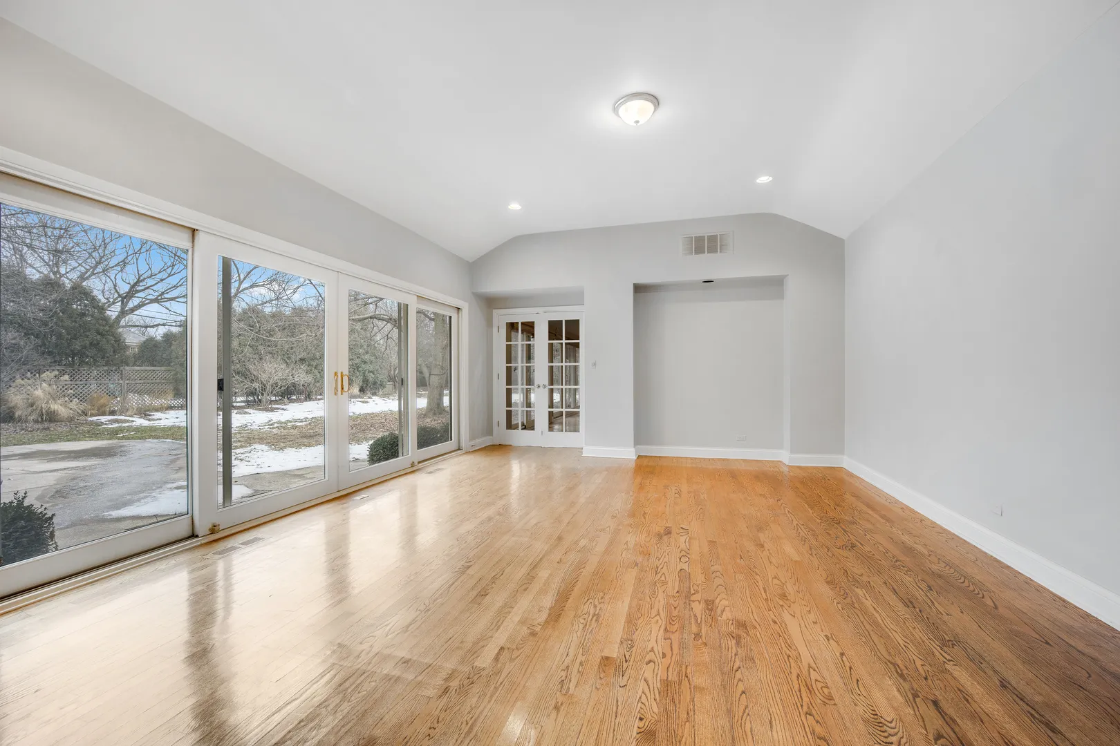 120 E 8th St, , 60521, USA 60521-Hinsdale-IL