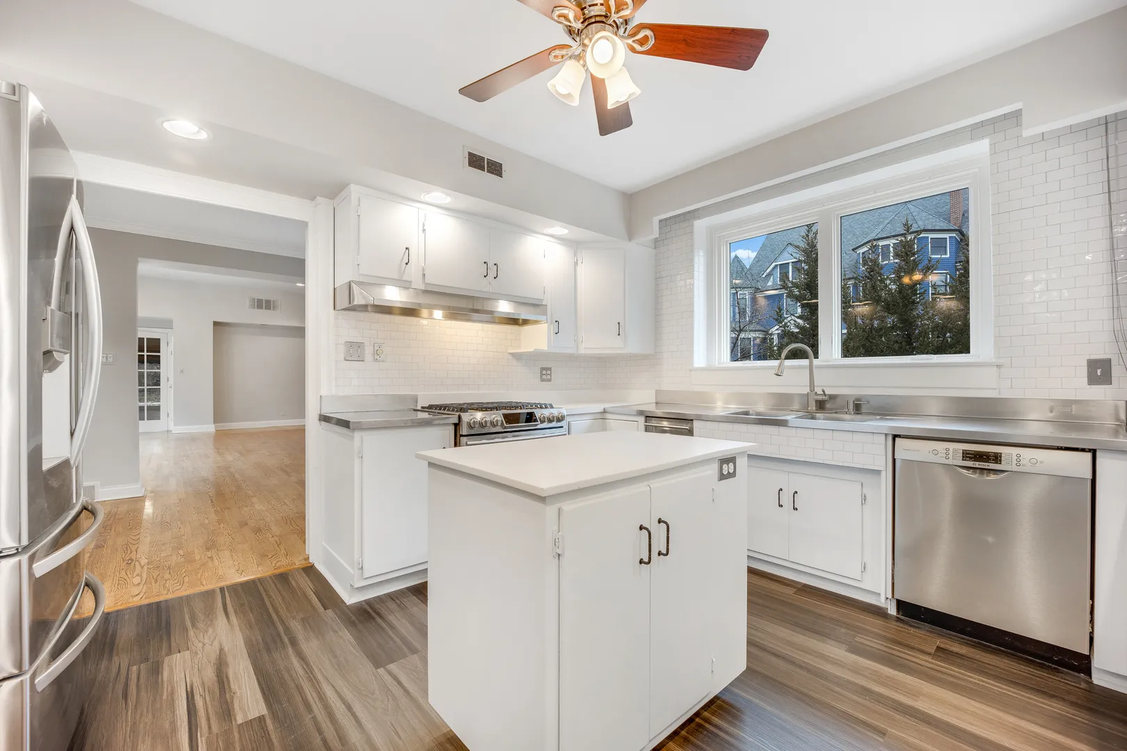 120 E 8th St, , 60521, USA 60521-Hinsdale-IL