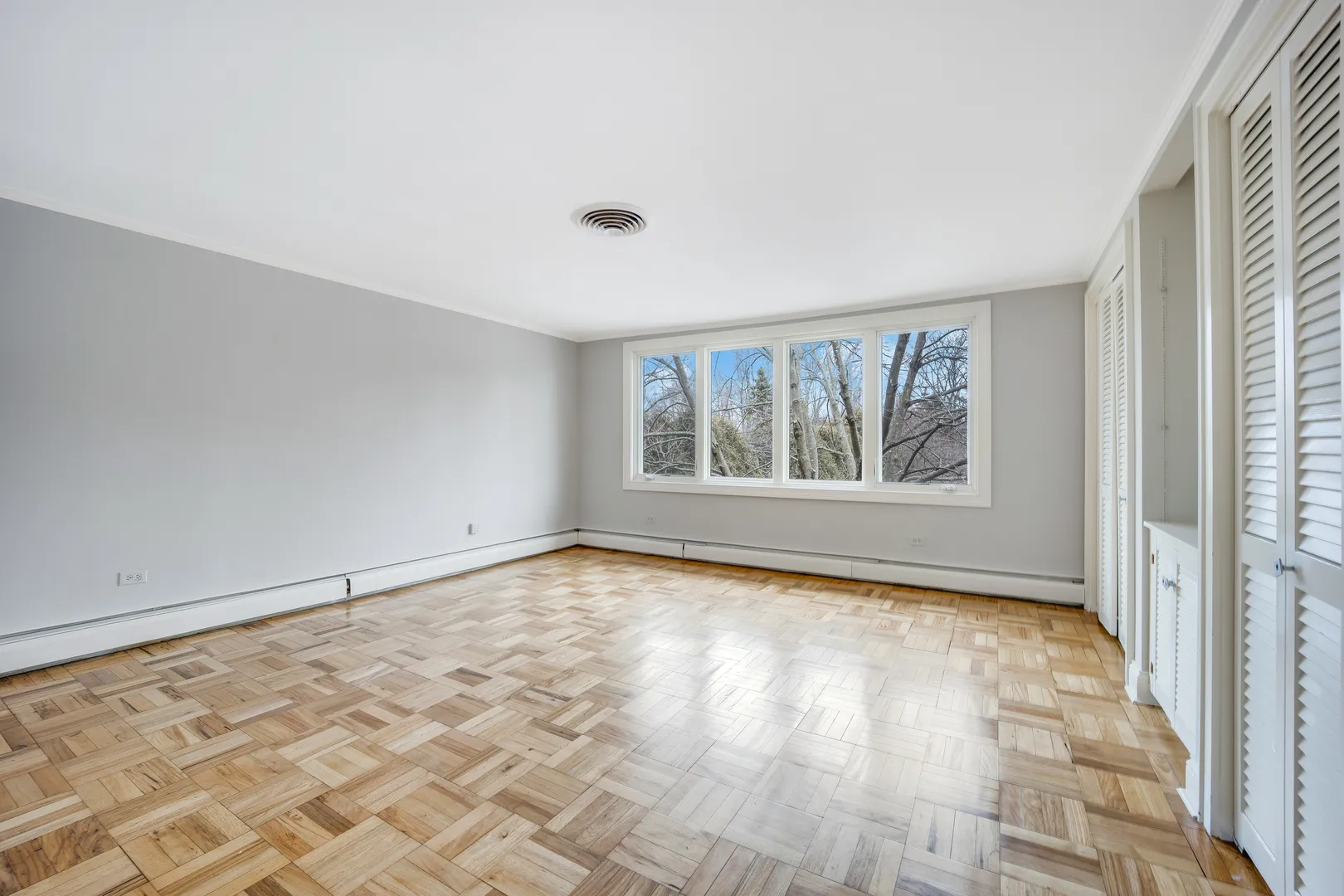 120 E 8th St, , 60521, USA 60521-Hinsdale-IL
