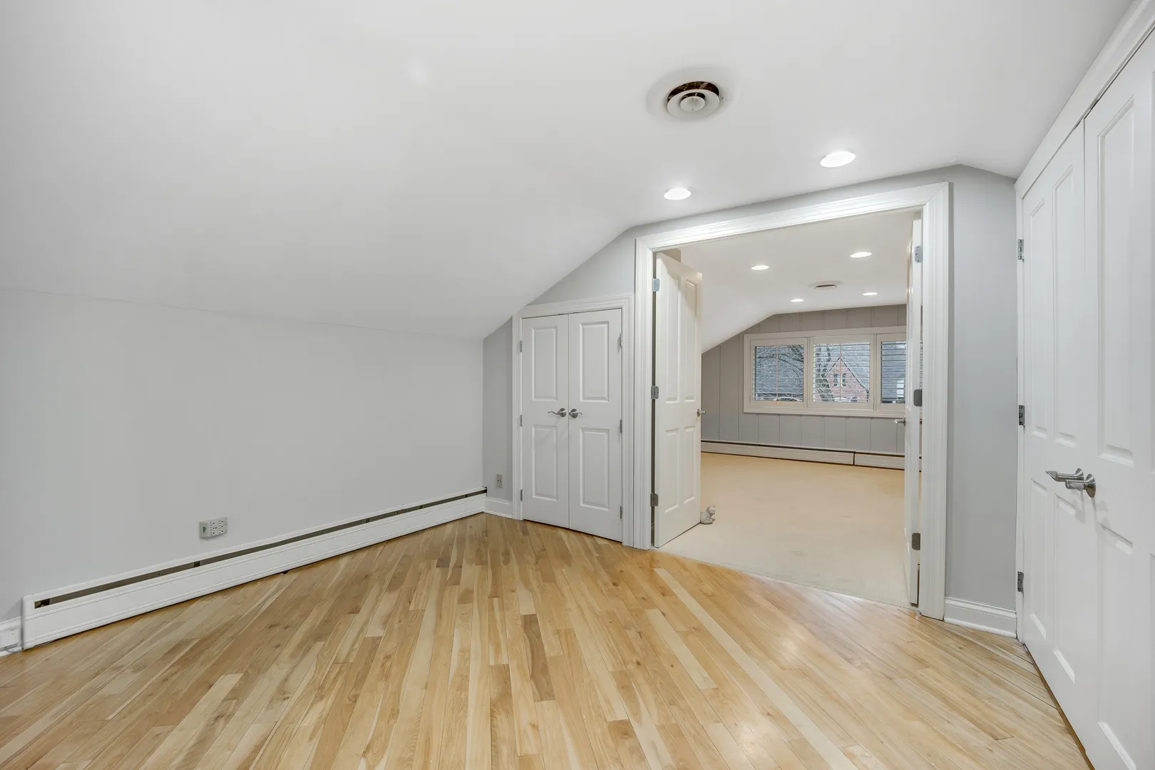 120 E 8th St, , 60521, USA 60521-Hinsdale-IL