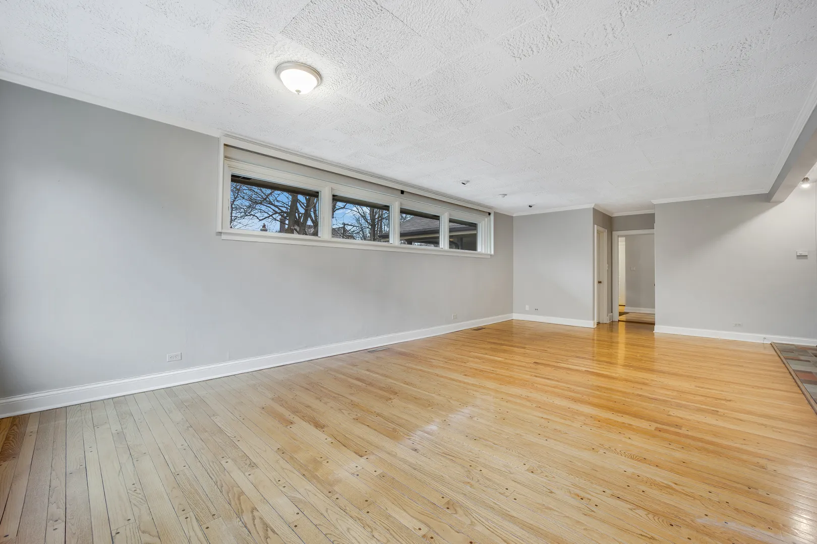 120 E 8th St, , 60521, USA 60521-Hinsdale-IL