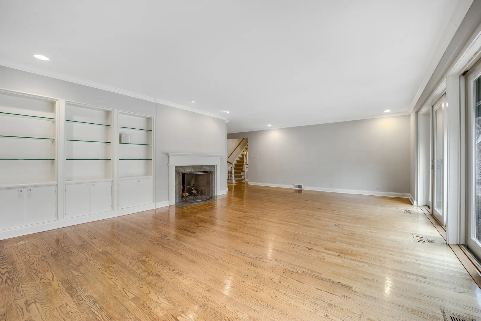 120 E 8th St, , 60521, USA 60521-Hinsdale-IL