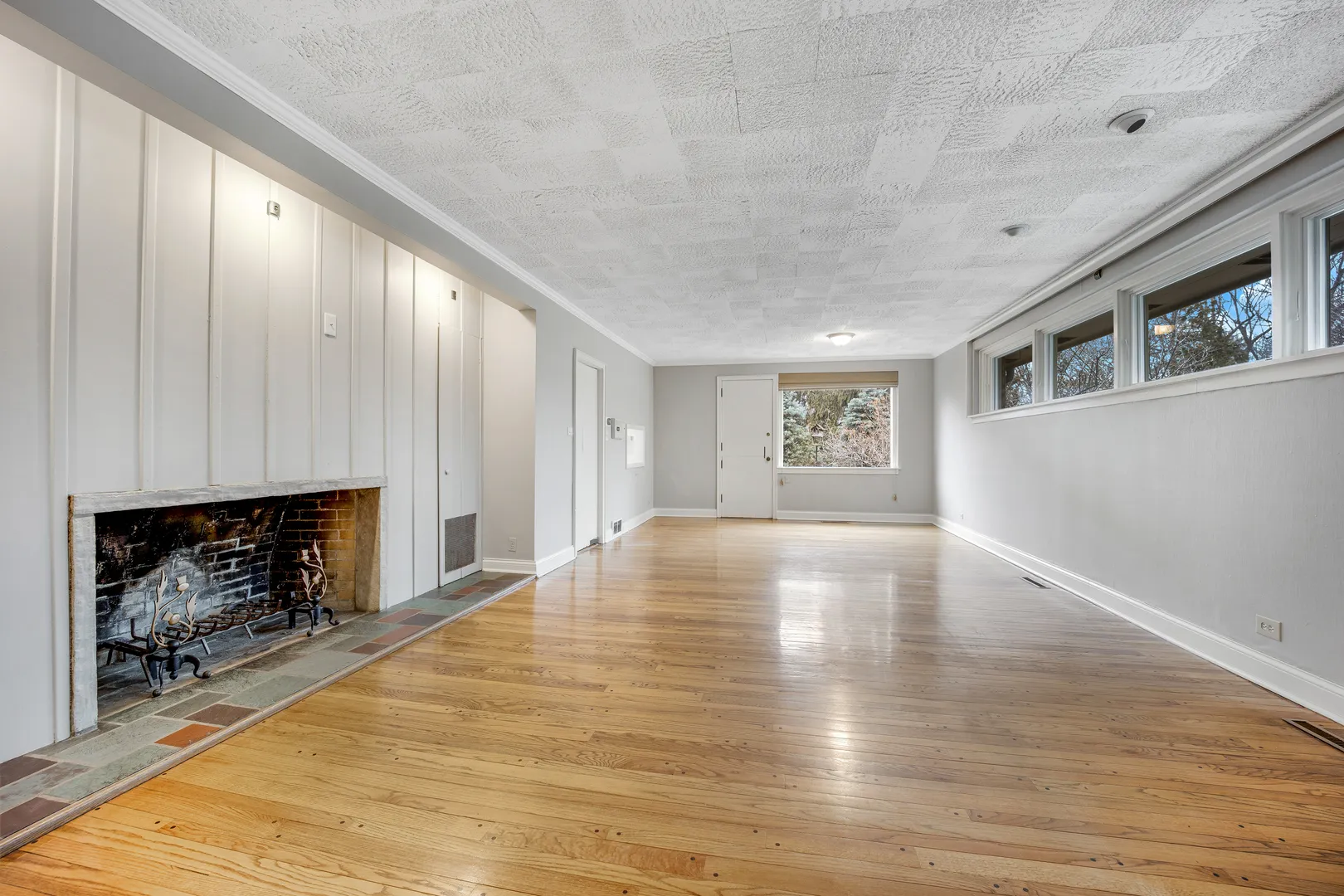 120 E 8th St, , 60521, USA 60521-Hinsdale-IL