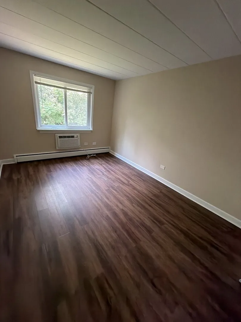 1307 College Ave, ,  60187, USA 60187-Wheaton-IL