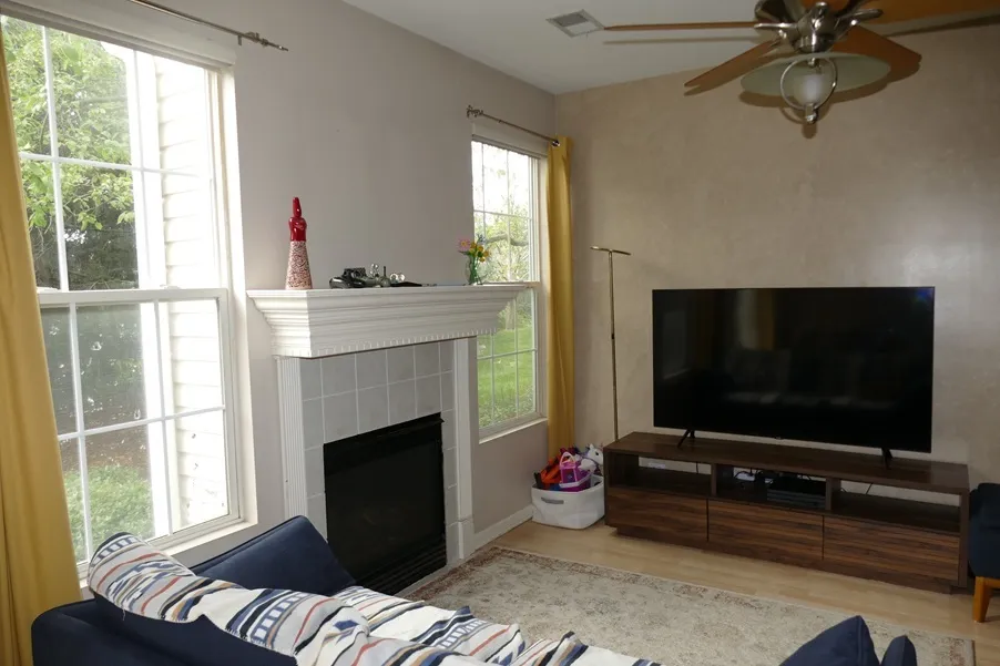 1995 Golden Gate Ln, ,  60563, USA 60563-Naperville-IL