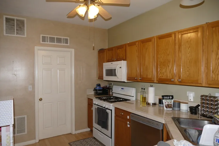 1995 Golden Gate Ln, ,  60563, USA 60563-Naperville-IL