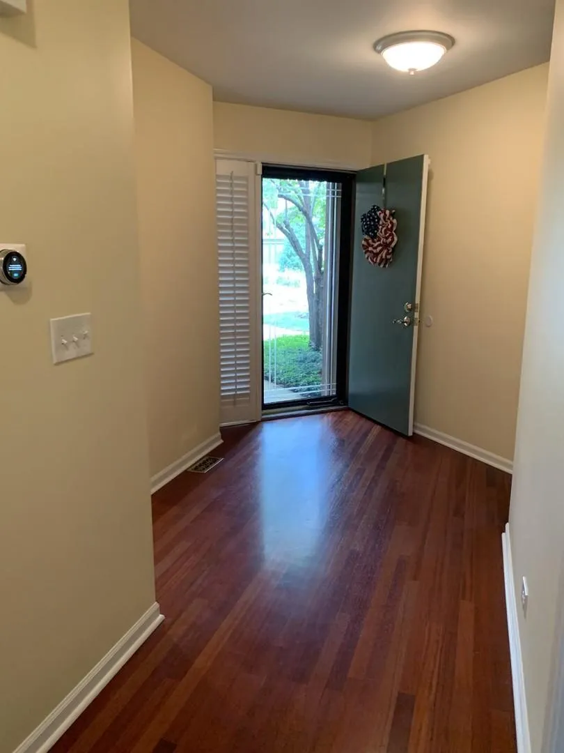 946 N Shoreline Rd, ,  60010, USA 60010-Lake Barrington-IL