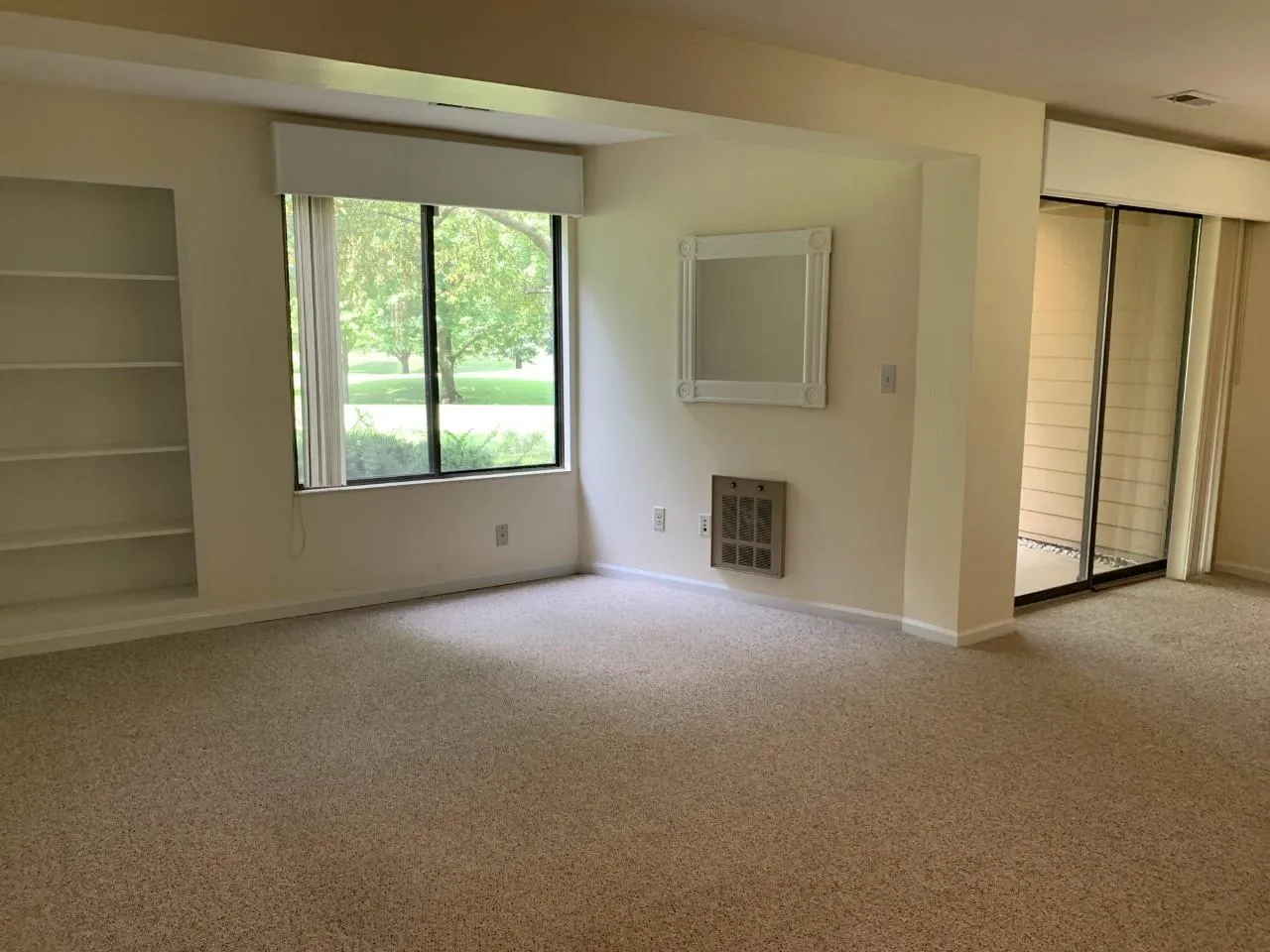 946 N Shoreline Rd, ,  60010, USA 60010-Lake Barrington-IL