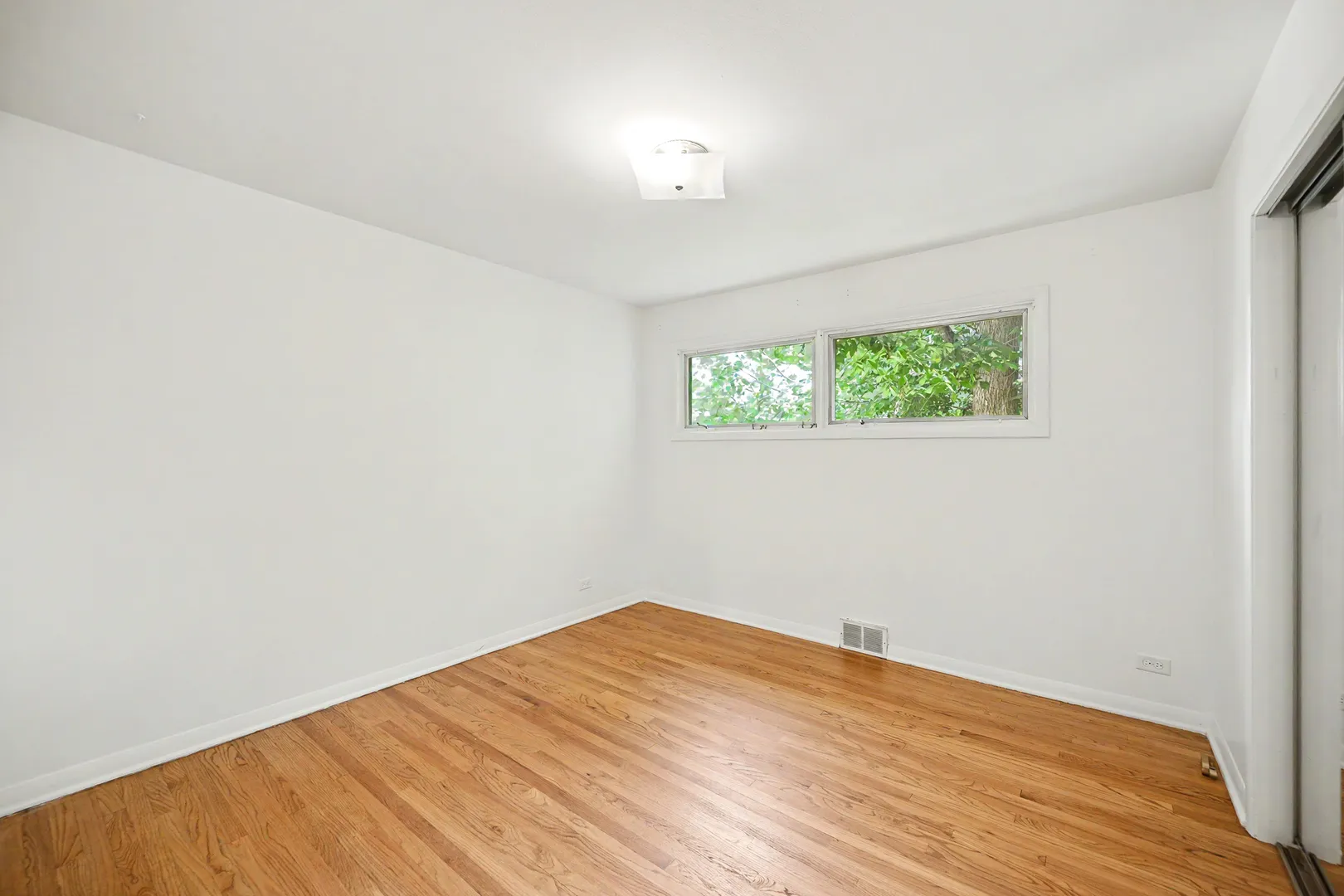 673 N Park Blvd, ,  60137, USA 60137-Glen Ellyn-IL