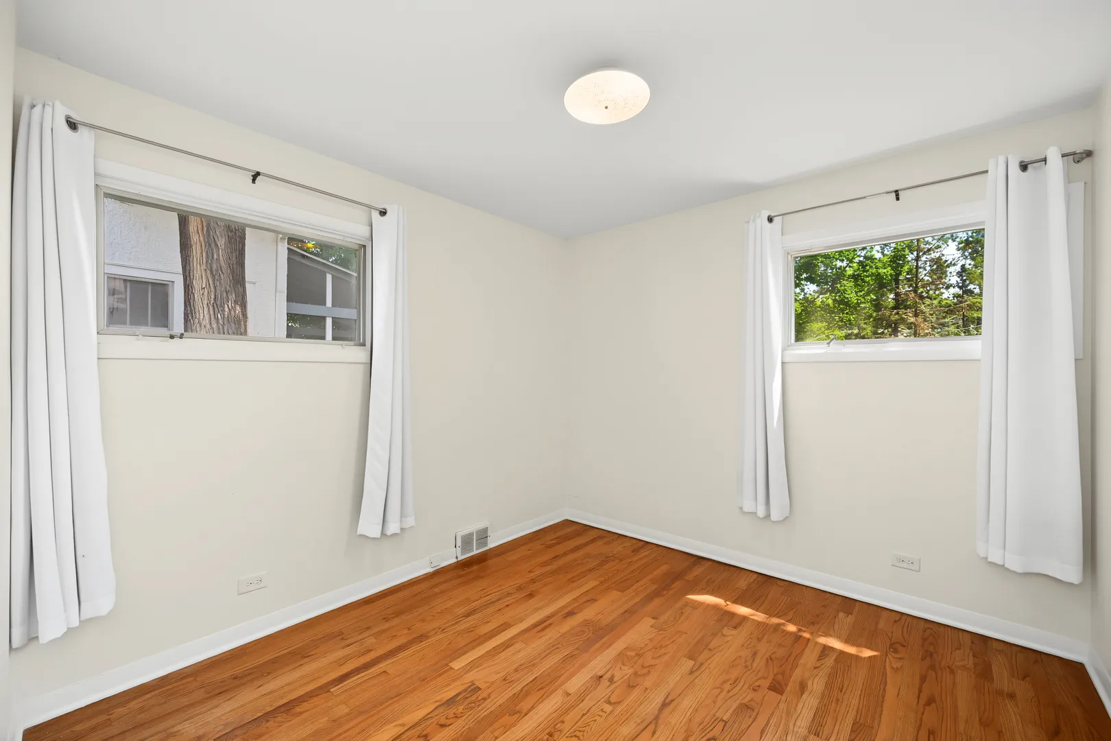 673 N Park Blvd, ,  60137, USA 60137-Glen Ellyn-IL