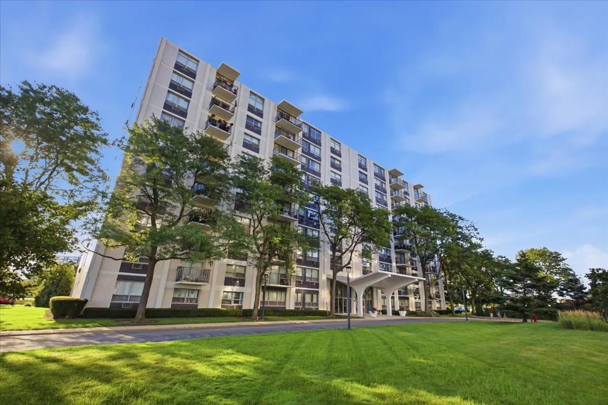 9001 Golf Rd, Niles,  60714, USA 60016-Des Plaines-IL