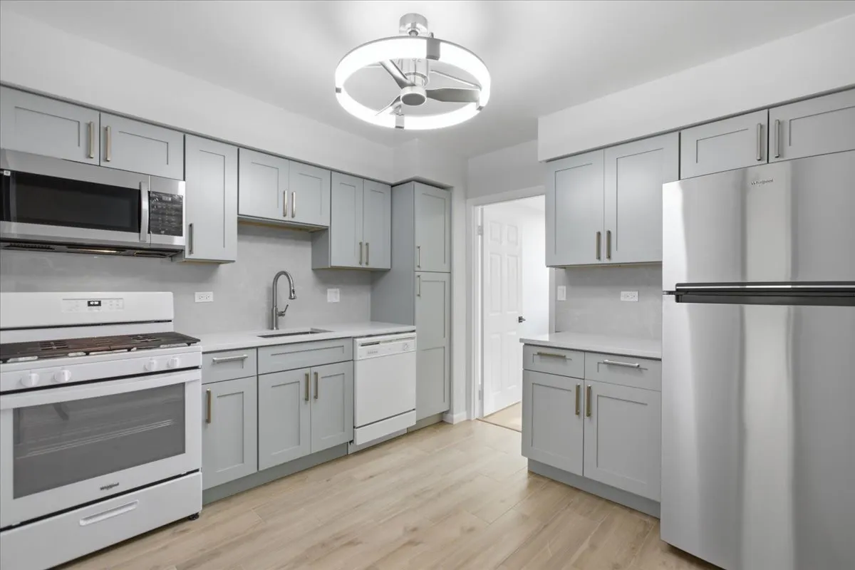 9001 Golf Rd, Niles,  60714, USA 60016-Des Plaines-IL