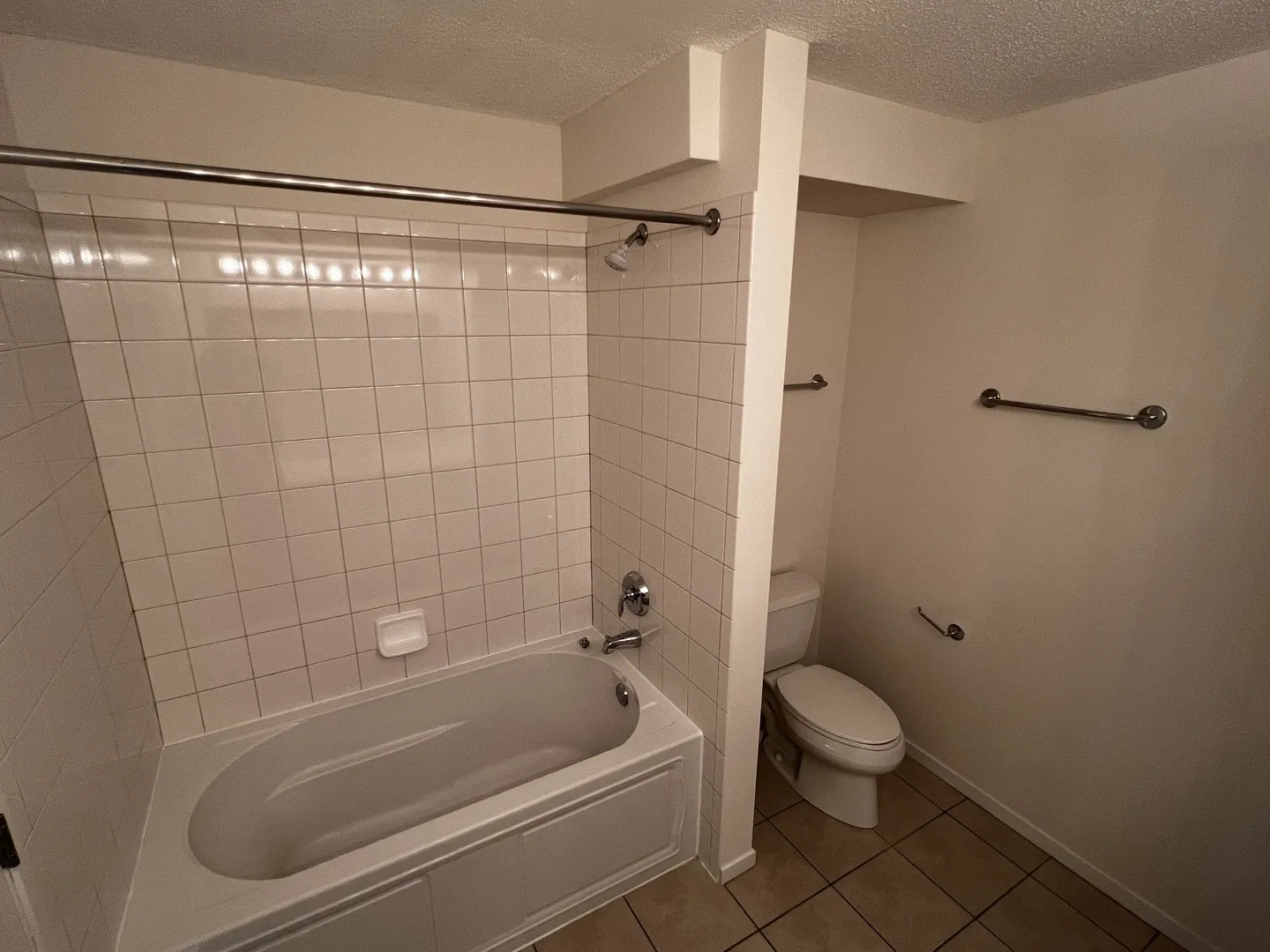 9655 Woods Dr, ,  60077, USA 60077-Skokie-IL