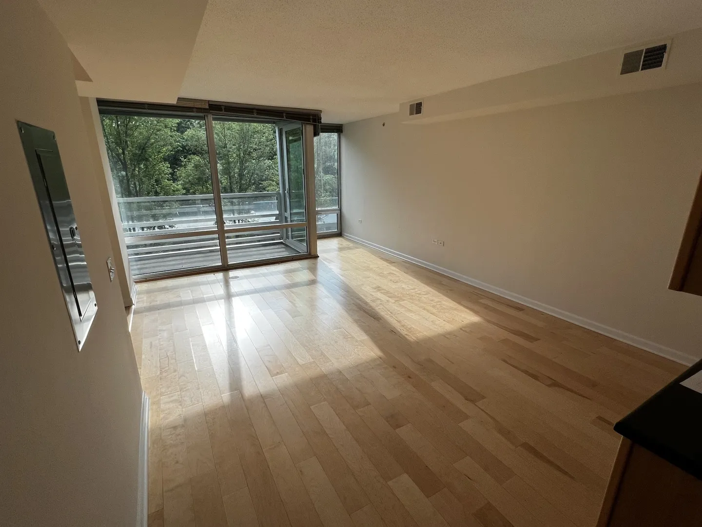 9655 Woods Dr, ,  60077, USA 60077-Skokie-IL