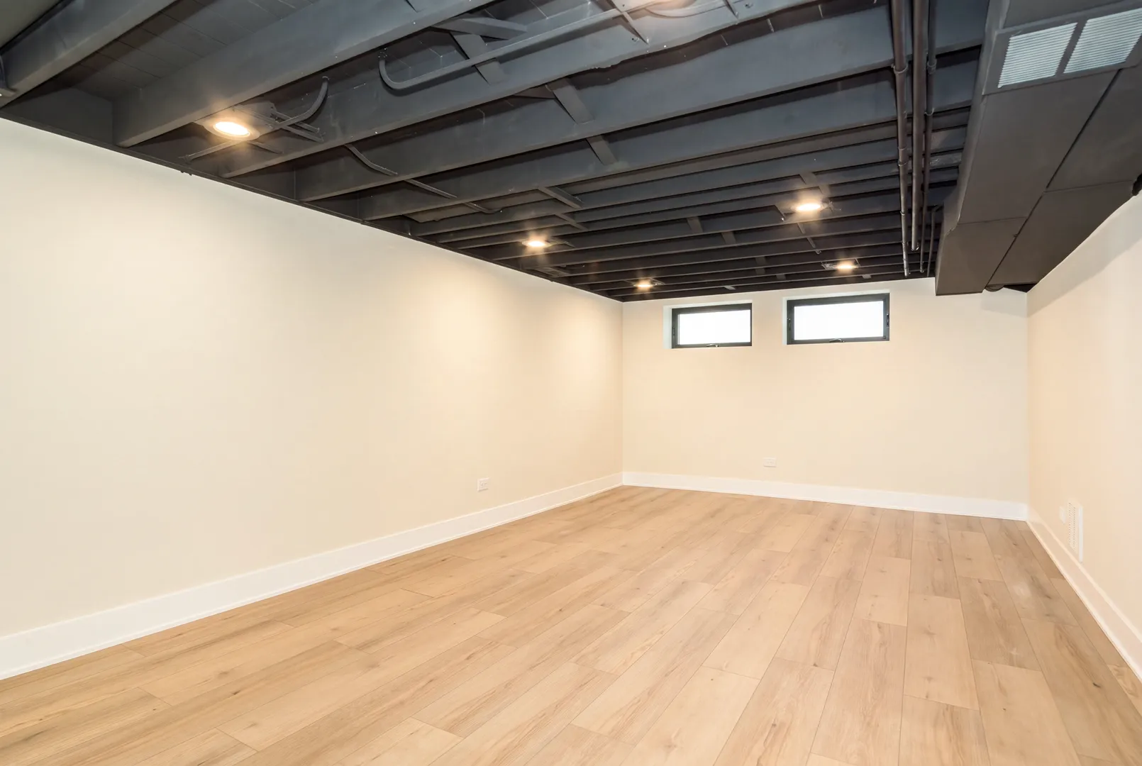 7111 N Mason Ave, ,  60646, USA 60646-Chicago-IL