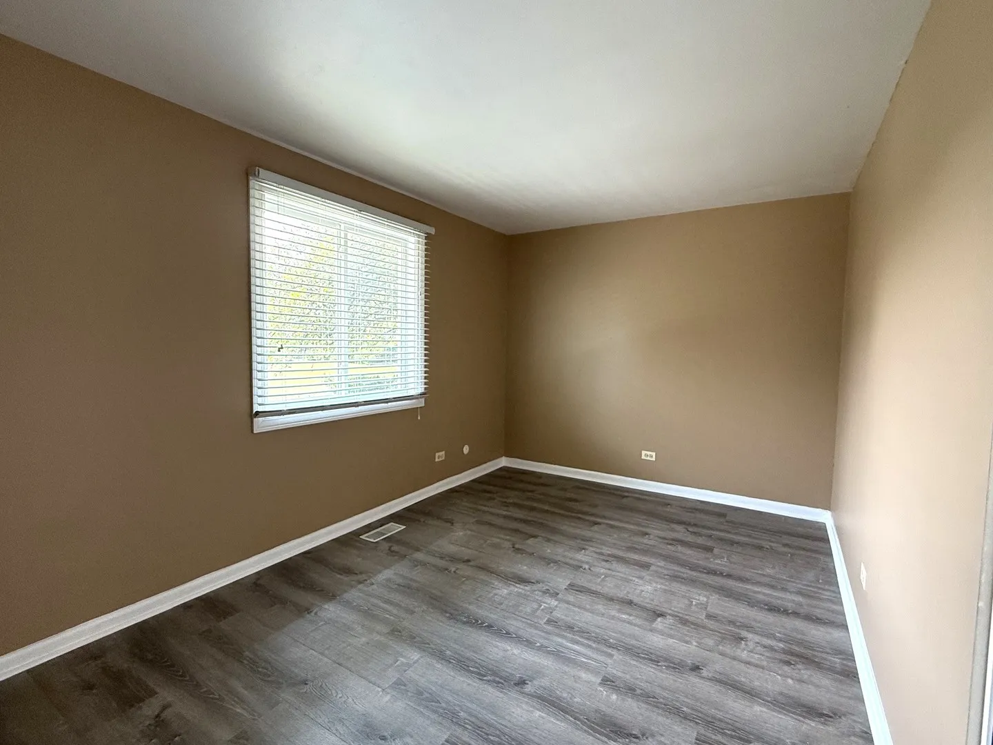 206 Barcliffe Ln, ,  60194, USA 60194-Schaumburg-IL