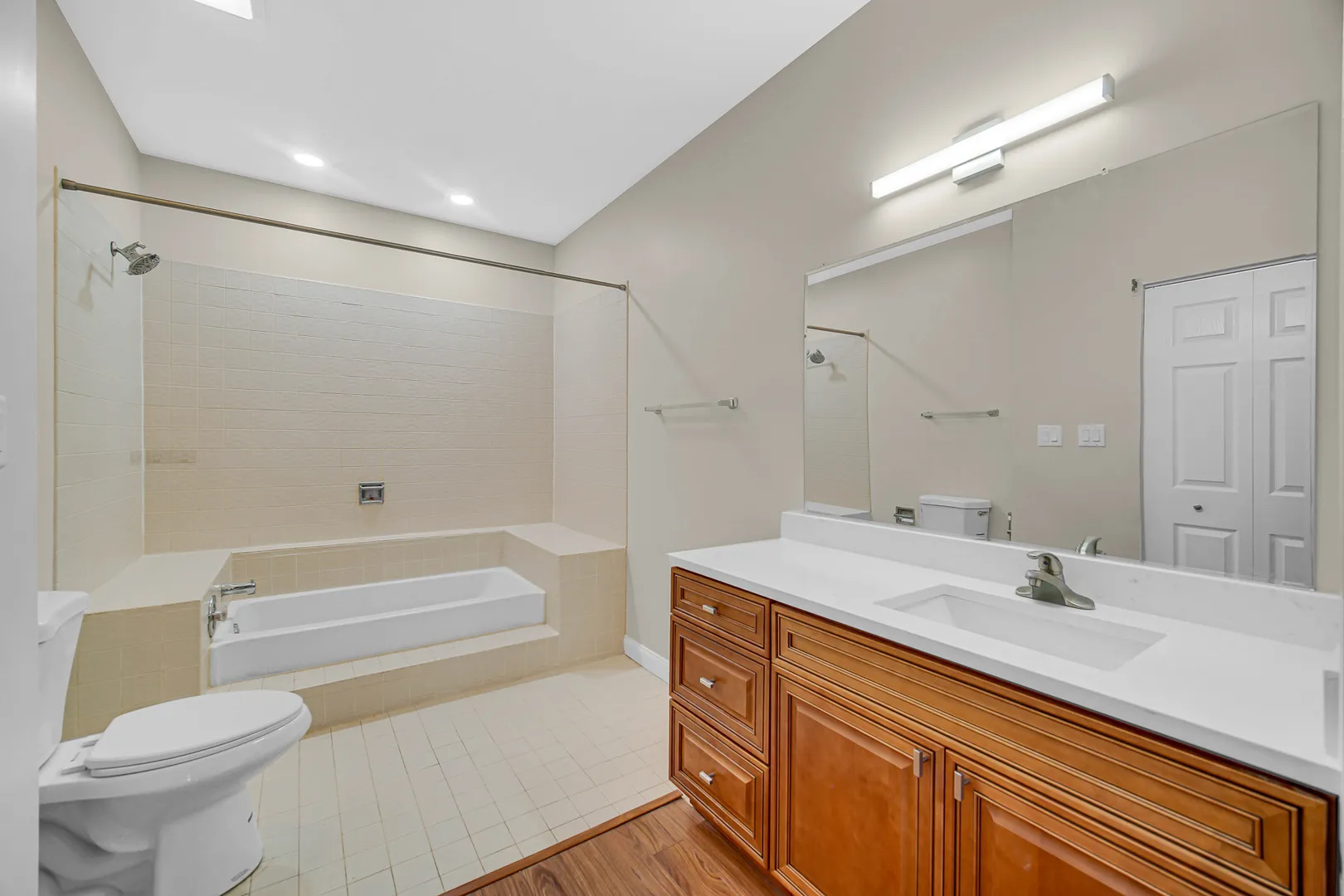 1661 Commodore Ct, ,  60193, USA 60193-Schaumburg-IL