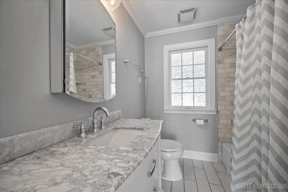 40 S Pine St, ,  60134, USA 60134-Geneva-IL
