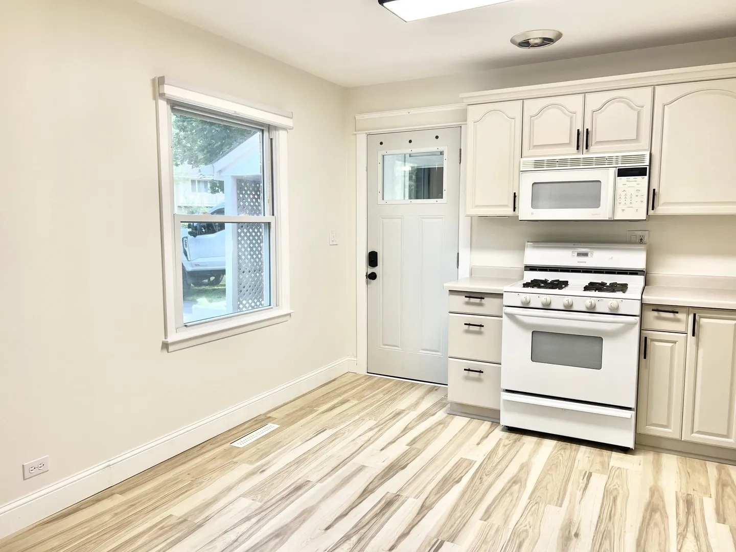 48 S Seebert St, ,  60013, USA 60013-Cary-IL
