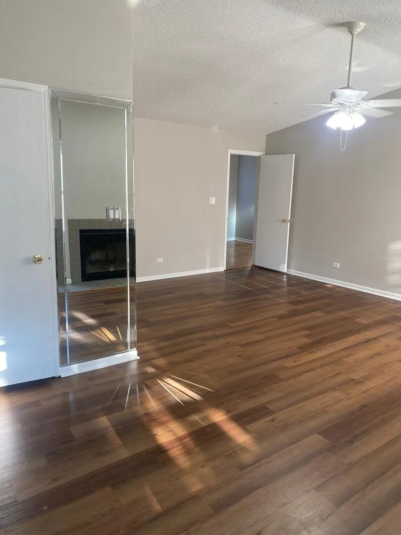 1102 Southbridge Ln, , 60194, USA 60194-Schaumburg-IL