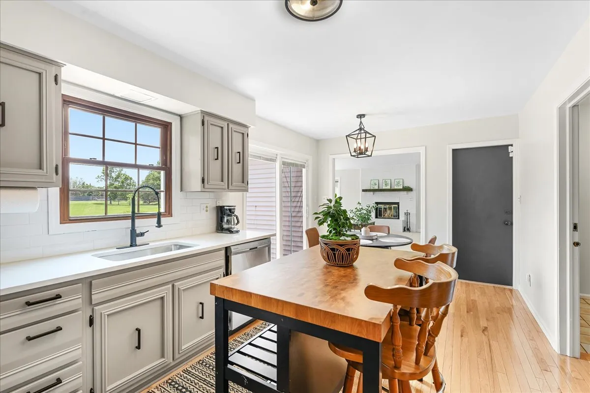 1012 Bainbridge Dr, ,  60563, USA 60563-Naperville-IL