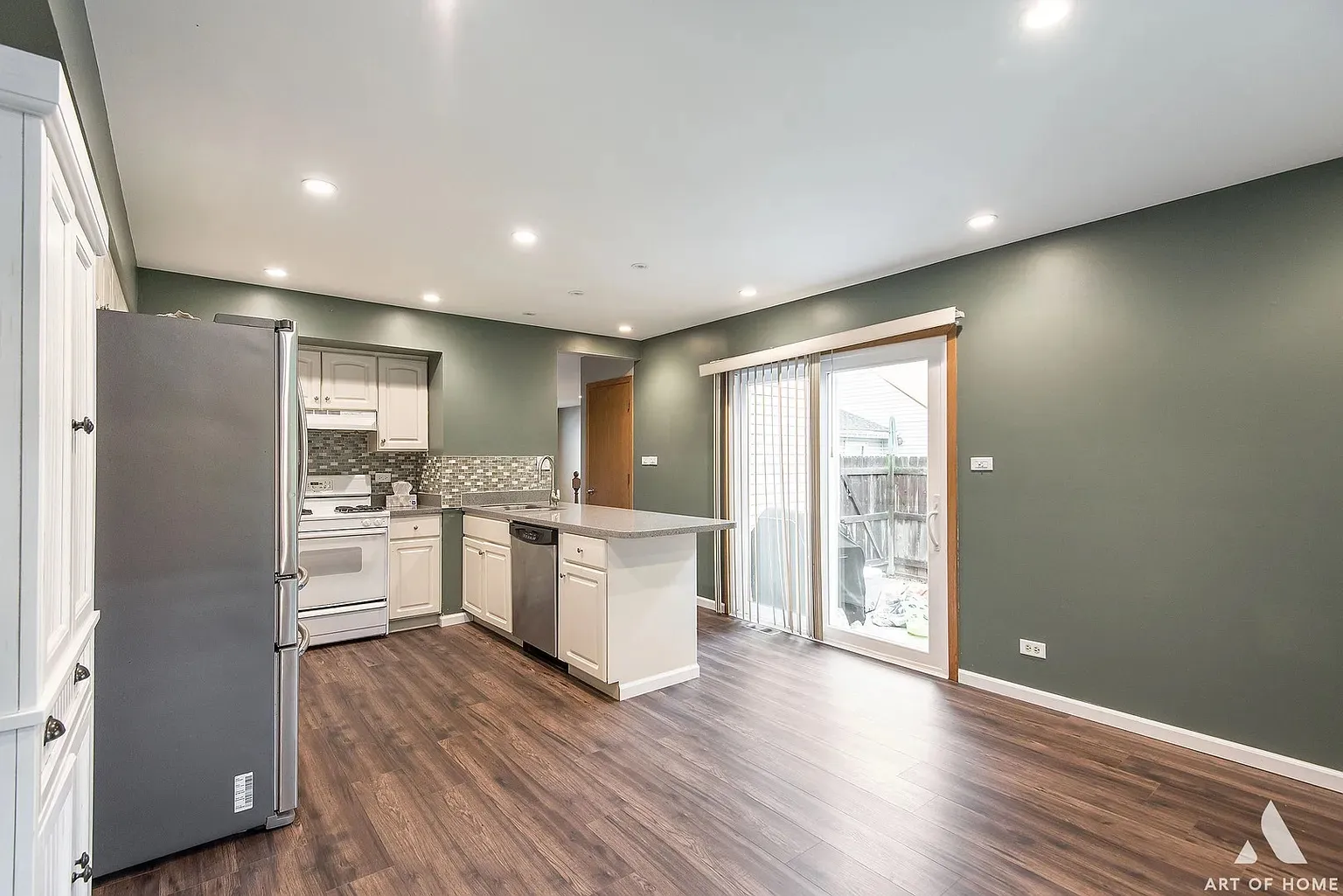 521 Milton Dr, ,  60563, USA 60563-Naperville-IL
