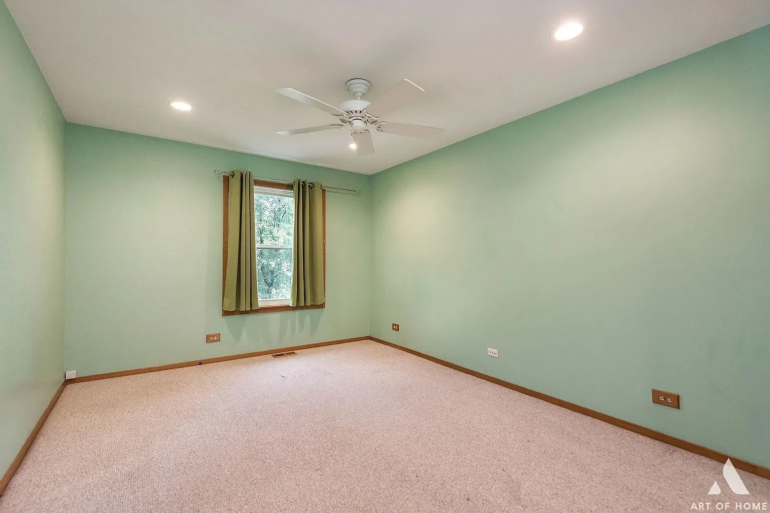 521 Milton Dr, ,  60563, USA 60563-Naperville-IL