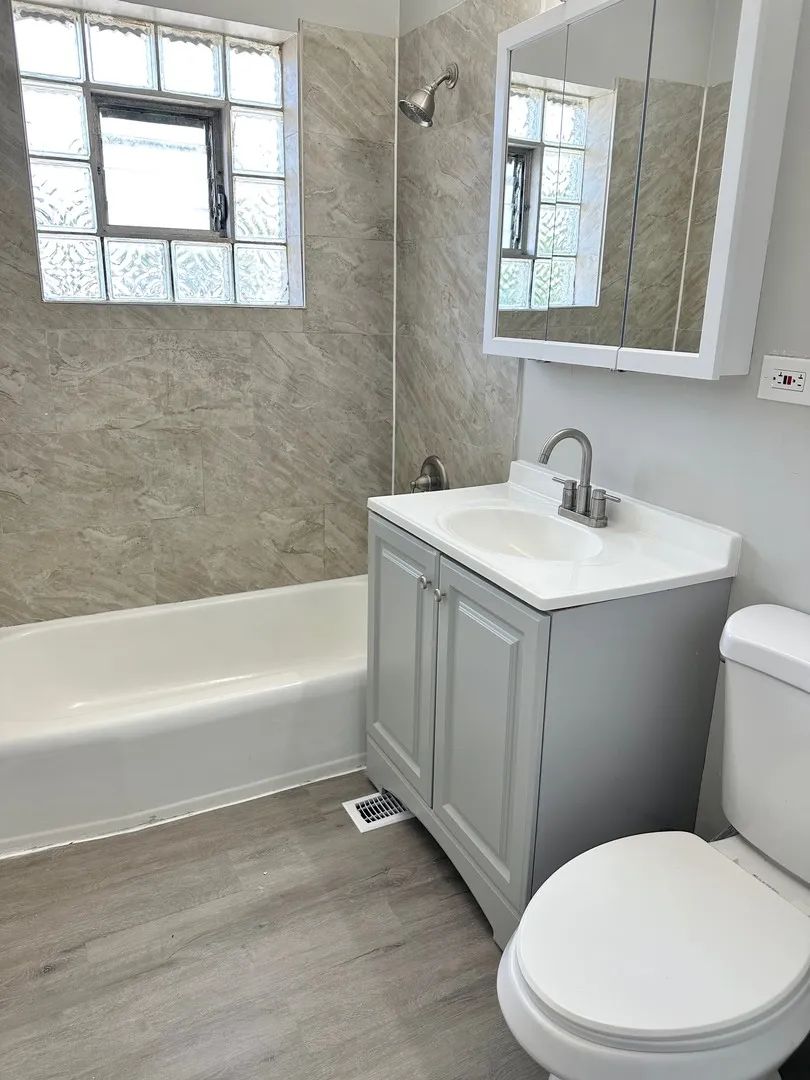 1721 E Roosevelt Rd, ,  60187, USA 60187-Wheaton-IL