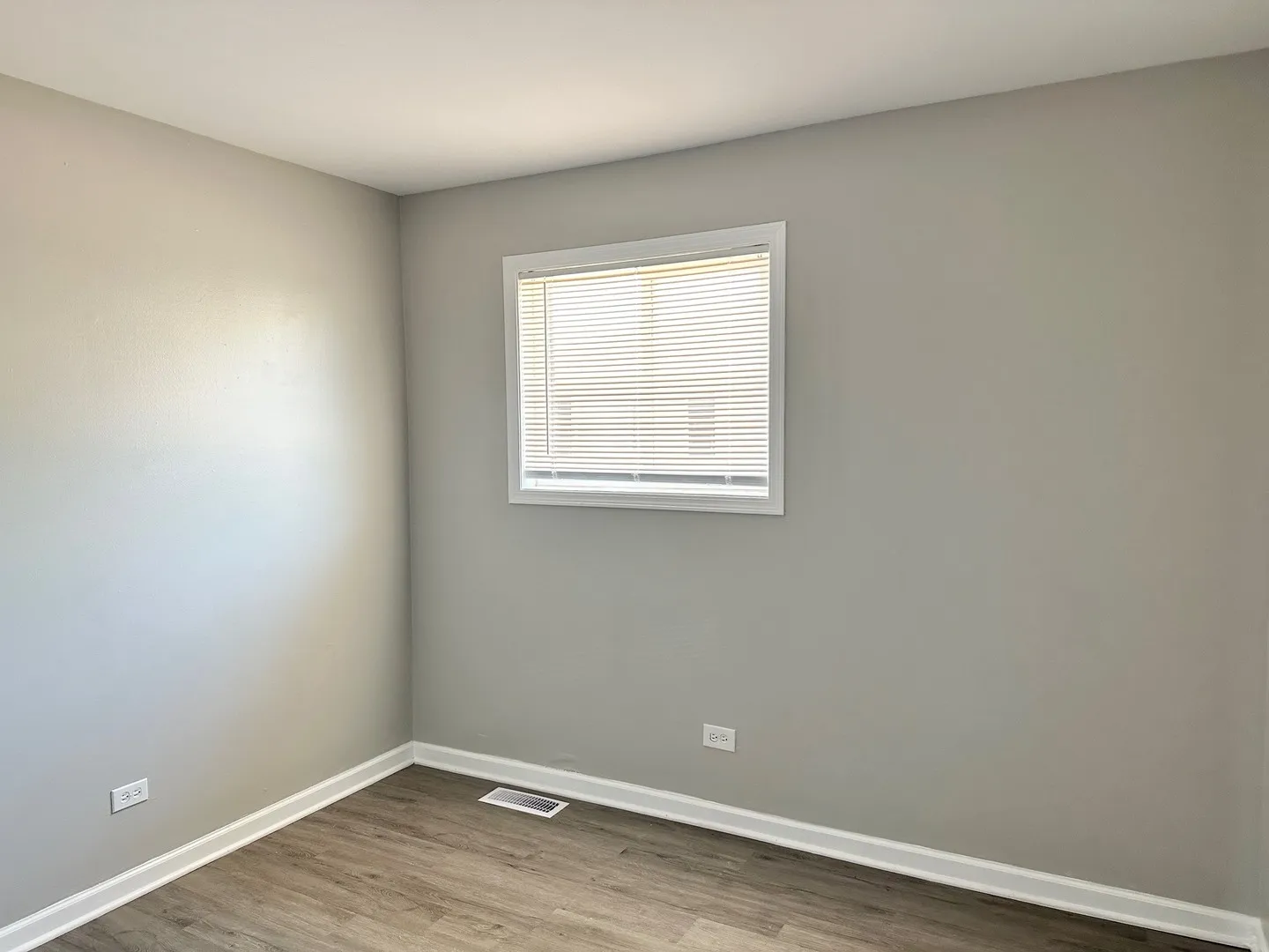 1721 E Roosevelt Rd, ,  60187, USA 60187-Wheaton-IL