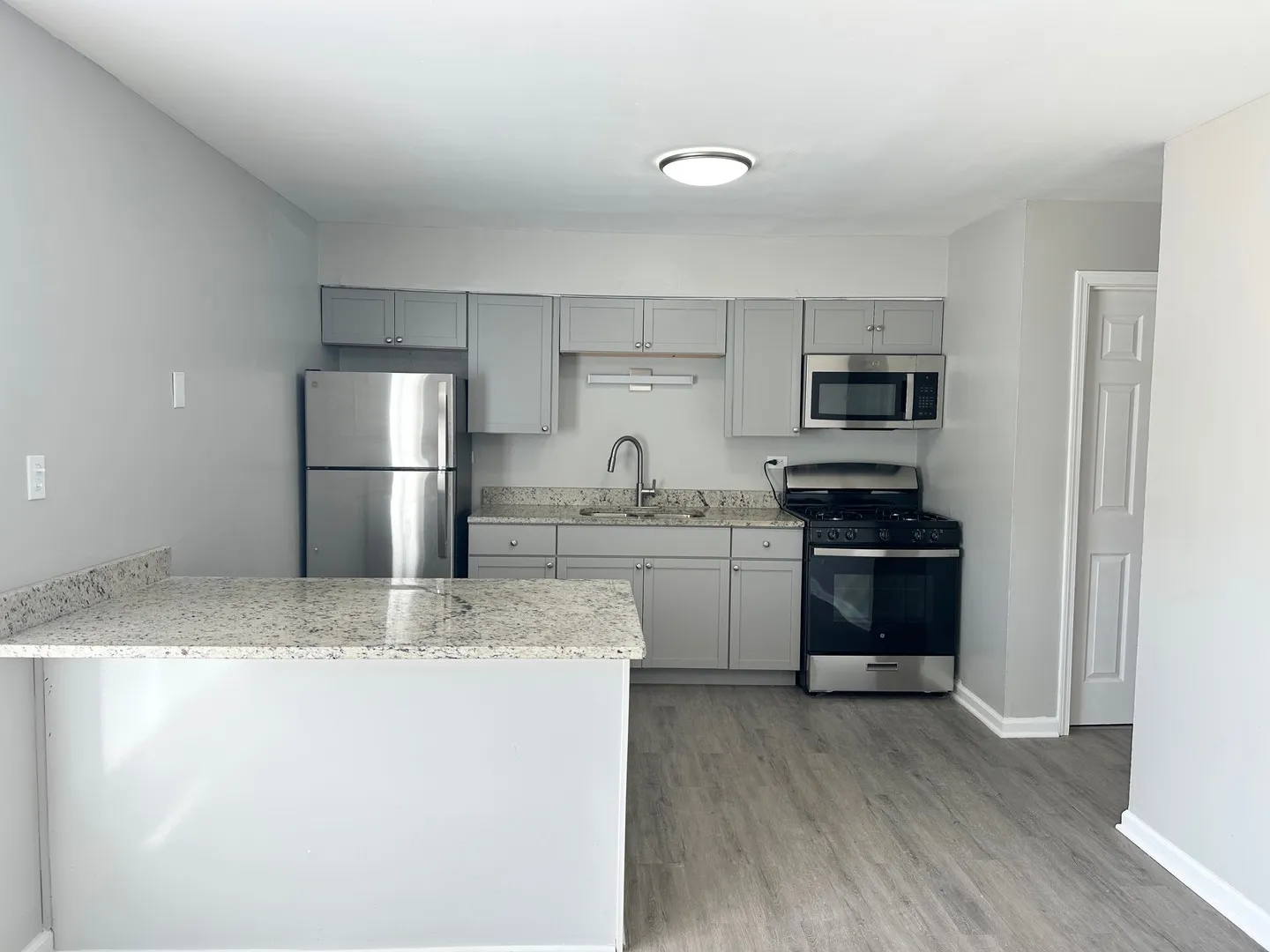 1721 E Roosevelt Rd, ,  60187, USA 60187-Wheaton-IL