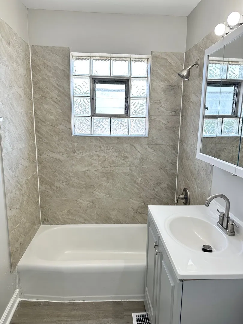 1721 E Roosevelt Rd, ,  60187, USA 60187-Wheaton-IL