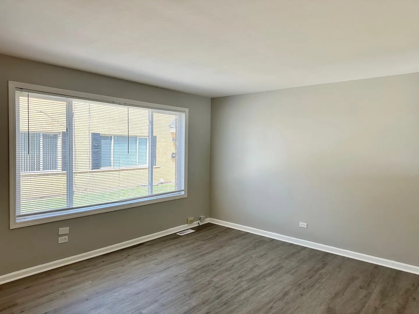 1721 E Roosevelt Rd, ,  60187, USA 60187-Wheaton-IL