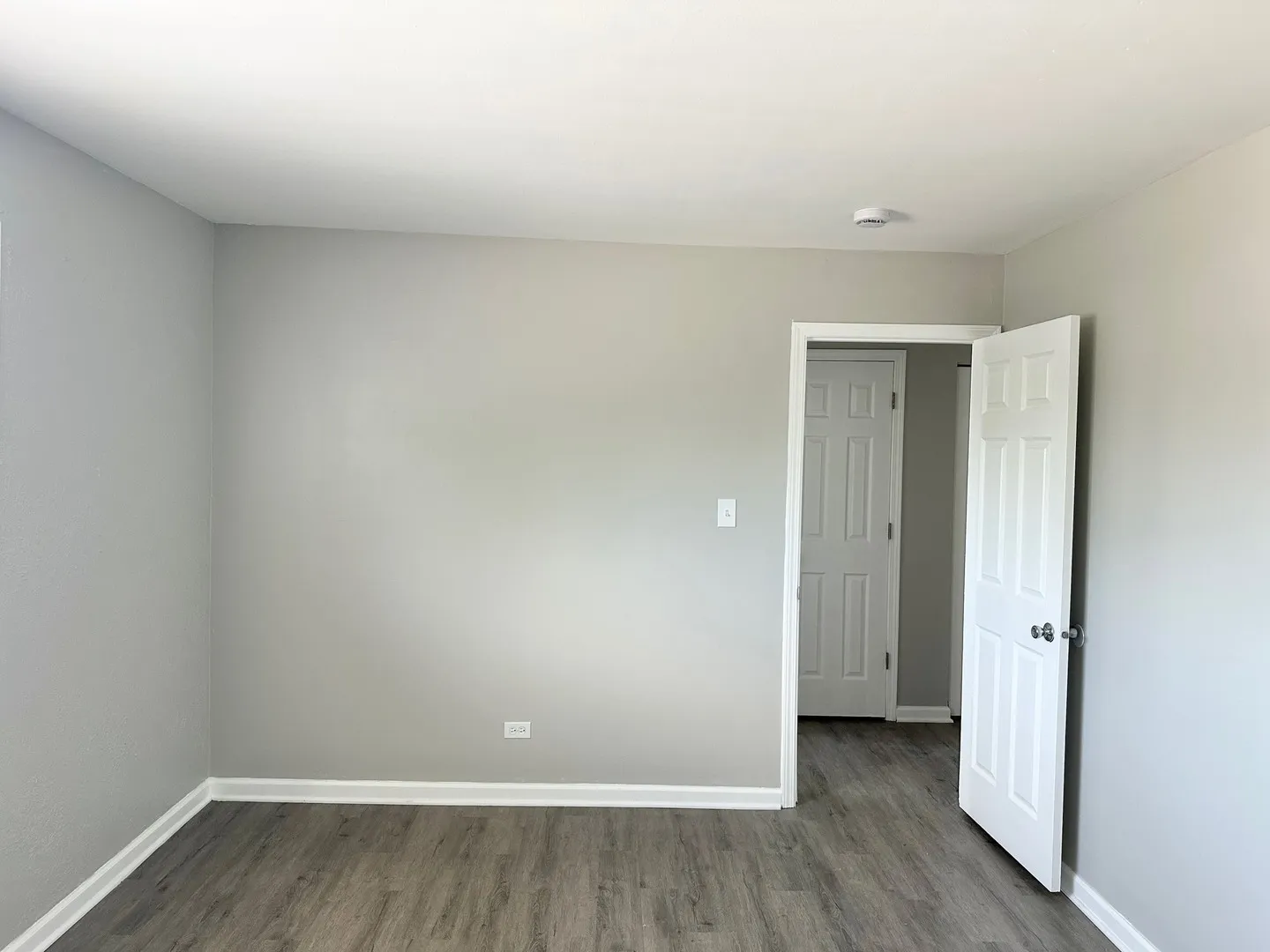1721 E Roosevelt Rd, ,  60187, USA 60187-Wheaton-IL