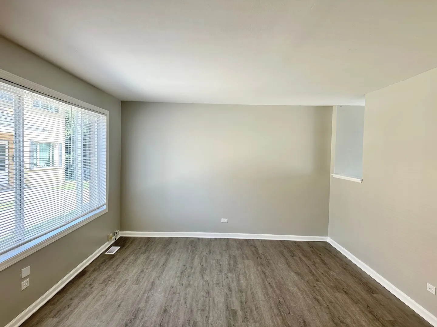 1721 E Roosevelt Rd, ,  60187, USA 60187-Wheaton-IL