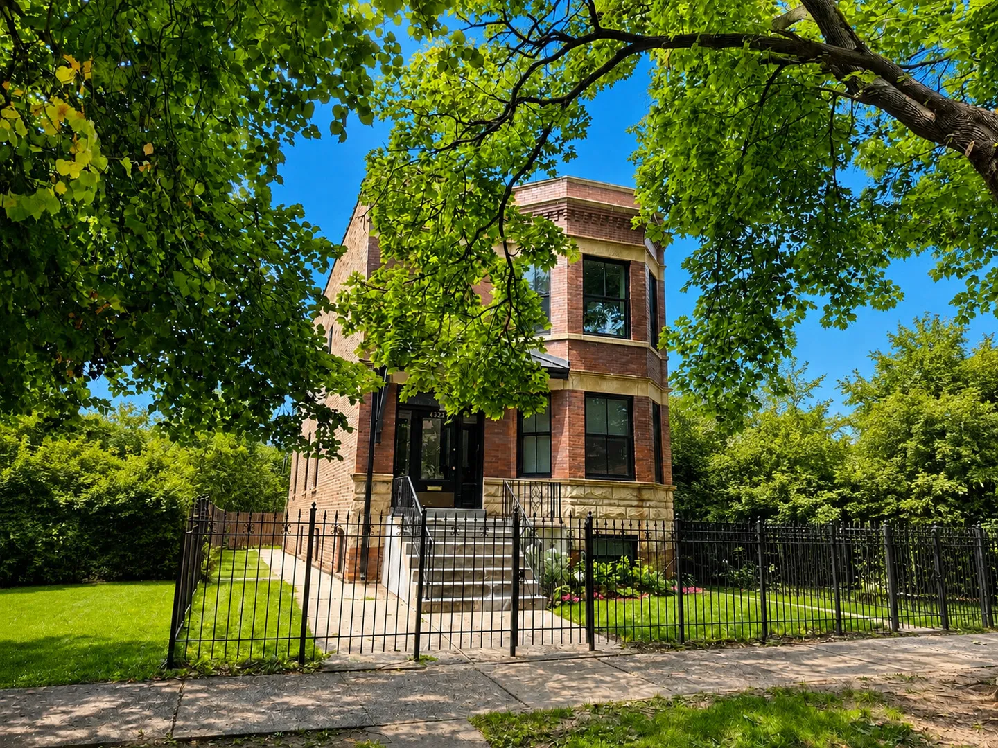 4322 N Leavitt St, , 60618, USA 60618-Chicago-IL
