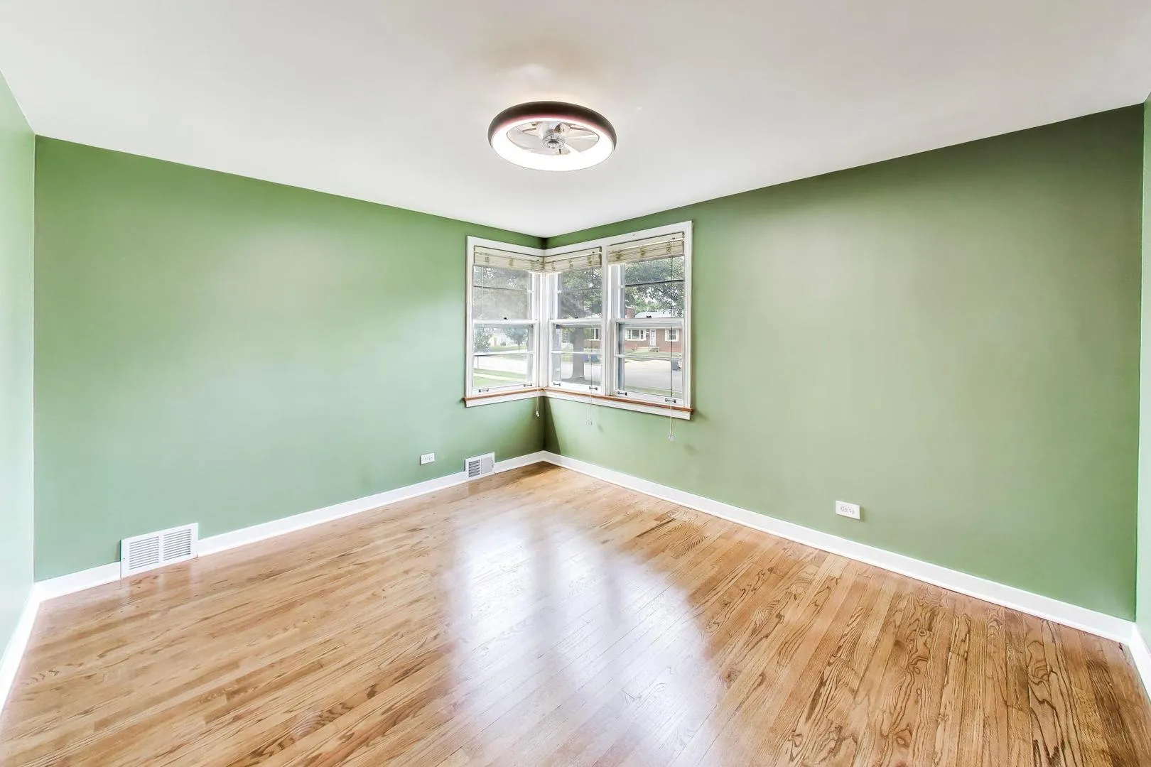 679 Spring Rd, ,  60126, USA 60126-Elmhurst-IL