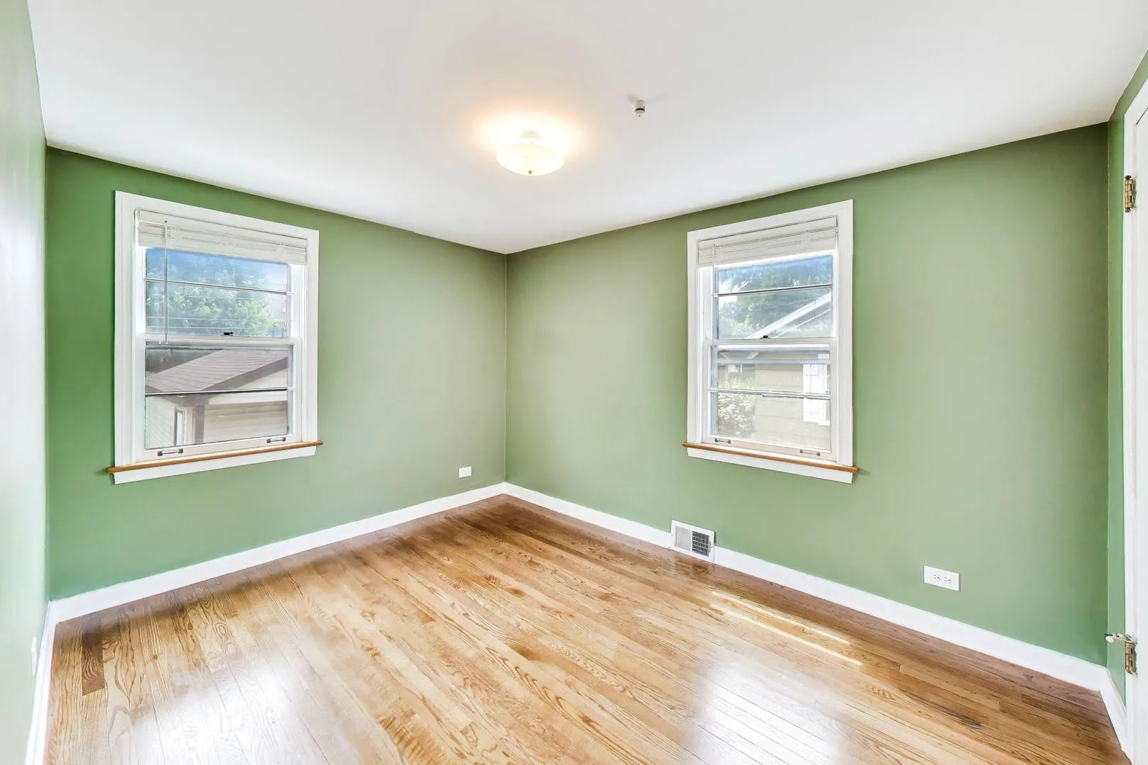 679 Spring Rd, ,  60126, USA 60126-Elmhurst-IL