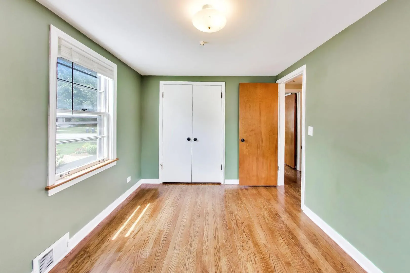 679 Spring Rd, ,  60126, USA 60126-Elmhurst-IL