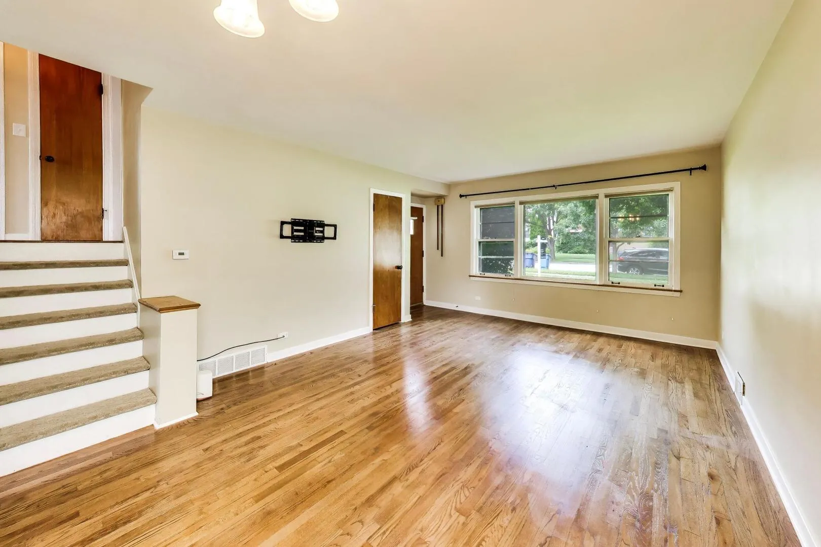 679 Spring Rd, ,  60126, USA 60126-Elmhurst-IL