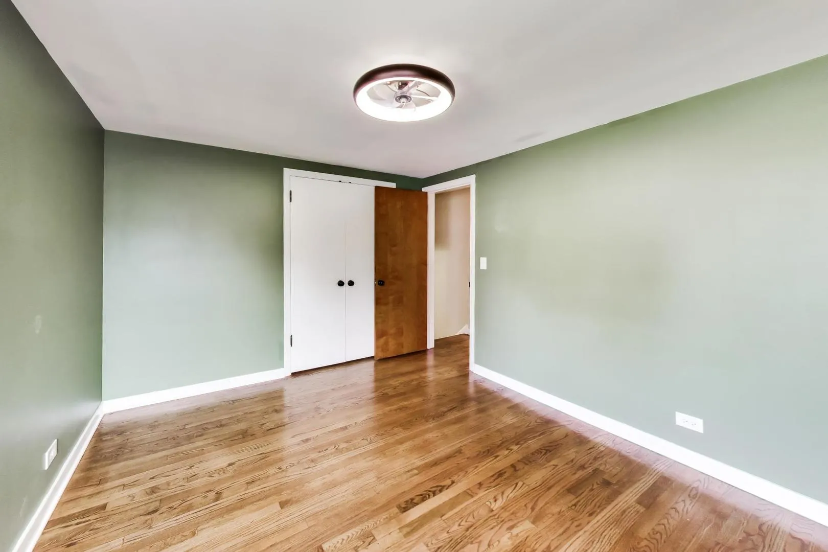 679 Spring Rd, ,  60126, USA 60126-Elmhurst-IL